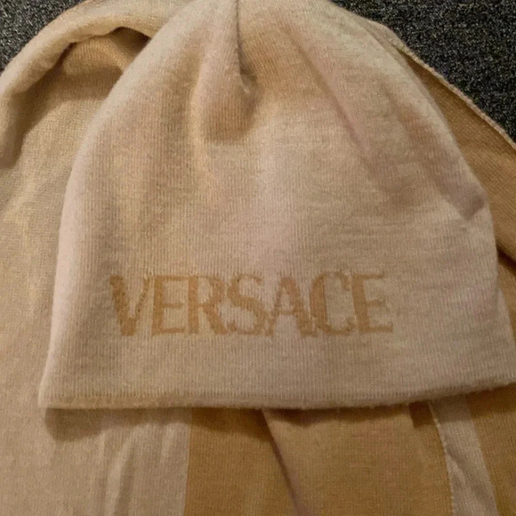 VERSACE WOOL SET SCARF AND HAT UNISEX - Picture 2 of 5
